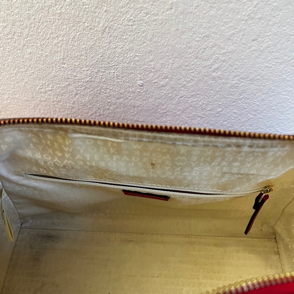 Kate spade purse and wallet. Has removable  cross body strap - Picture 5 of 10